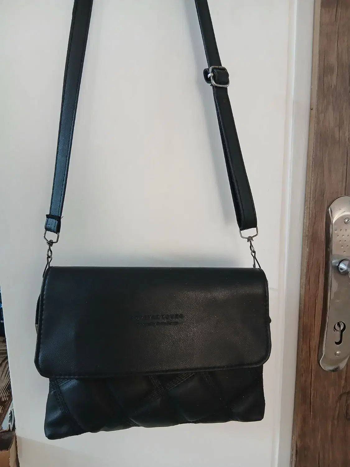 چند تا کیف دوشی و دستی زنانه و دخترانه، در حد نو.|کیف، کفش، کمربند|دماوند, گیلاوند|دیوار