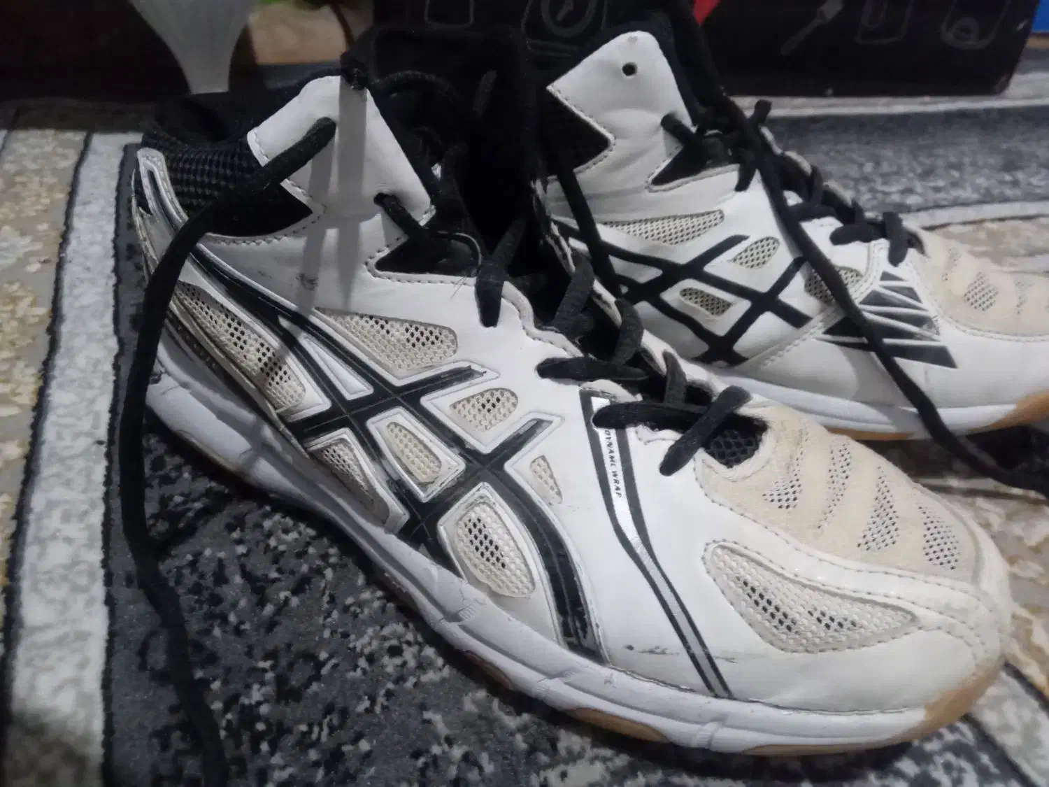 کفش|کیف، کفش، کمربند|آشخانه, |دیوار