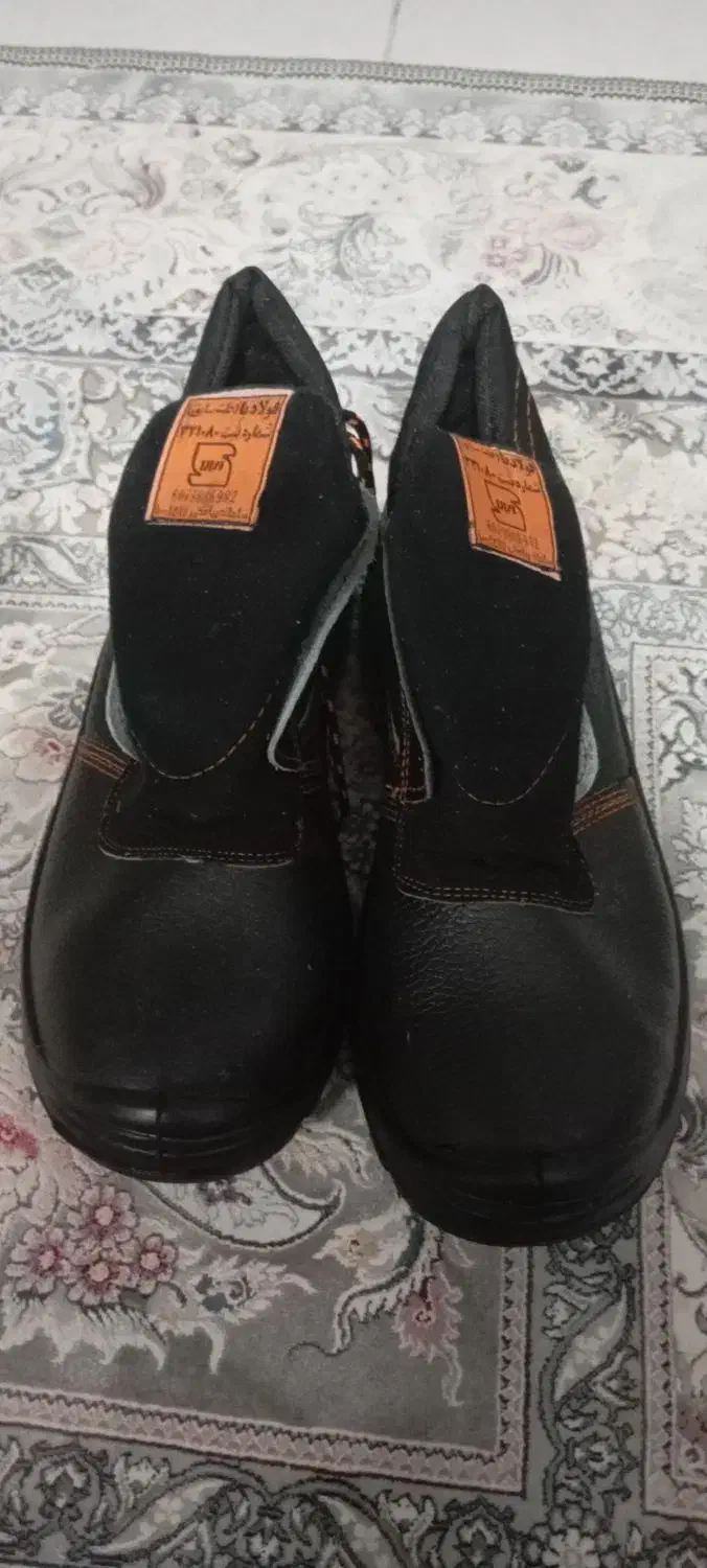 کفش کار|کیف، کفش، کمربند|گلبهار, شهر جدید گلبهار|دیوار