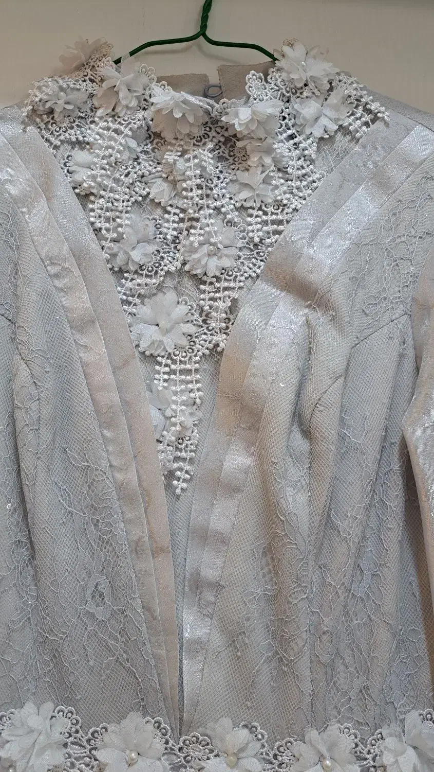 لباس مجلسی|لباس|میانه, |دیوار