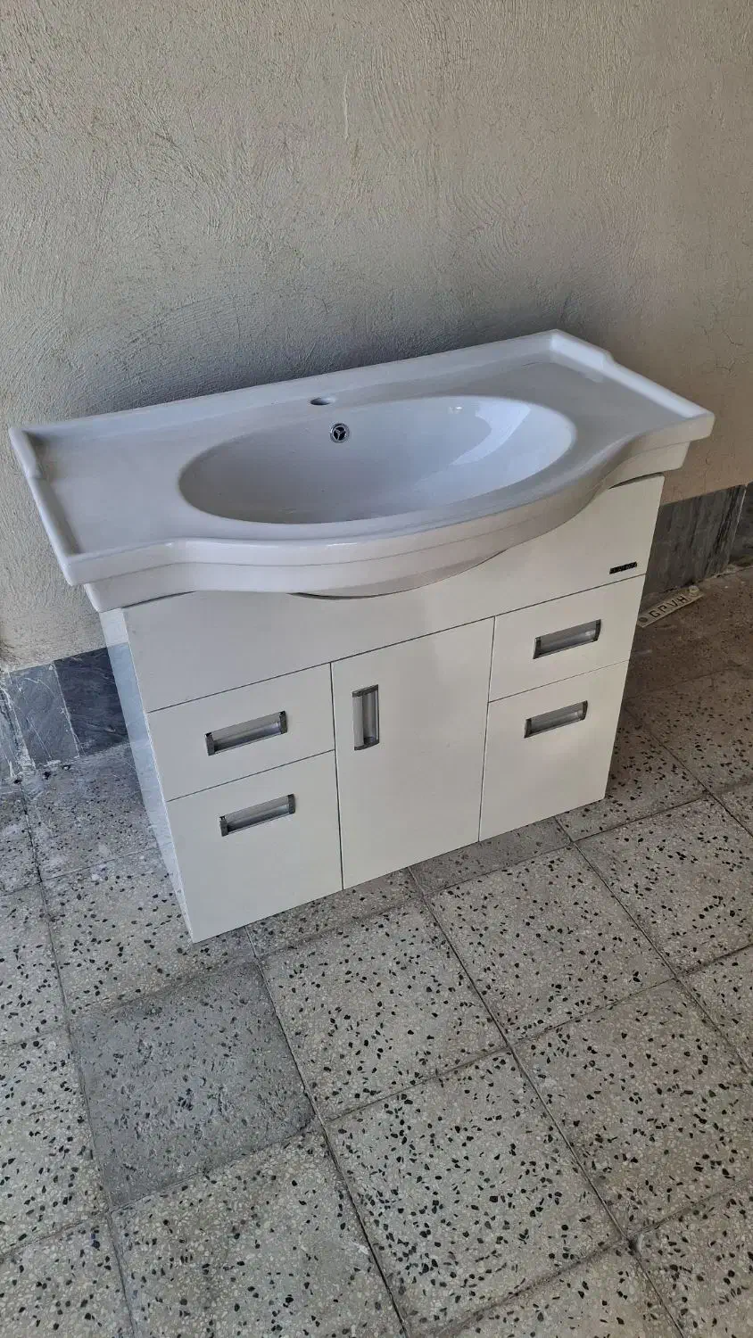 روشویی نو و آکبند|لوازم سرویس بهداشتی|ری, شهید غیوری (ابن باویه)|دیوار