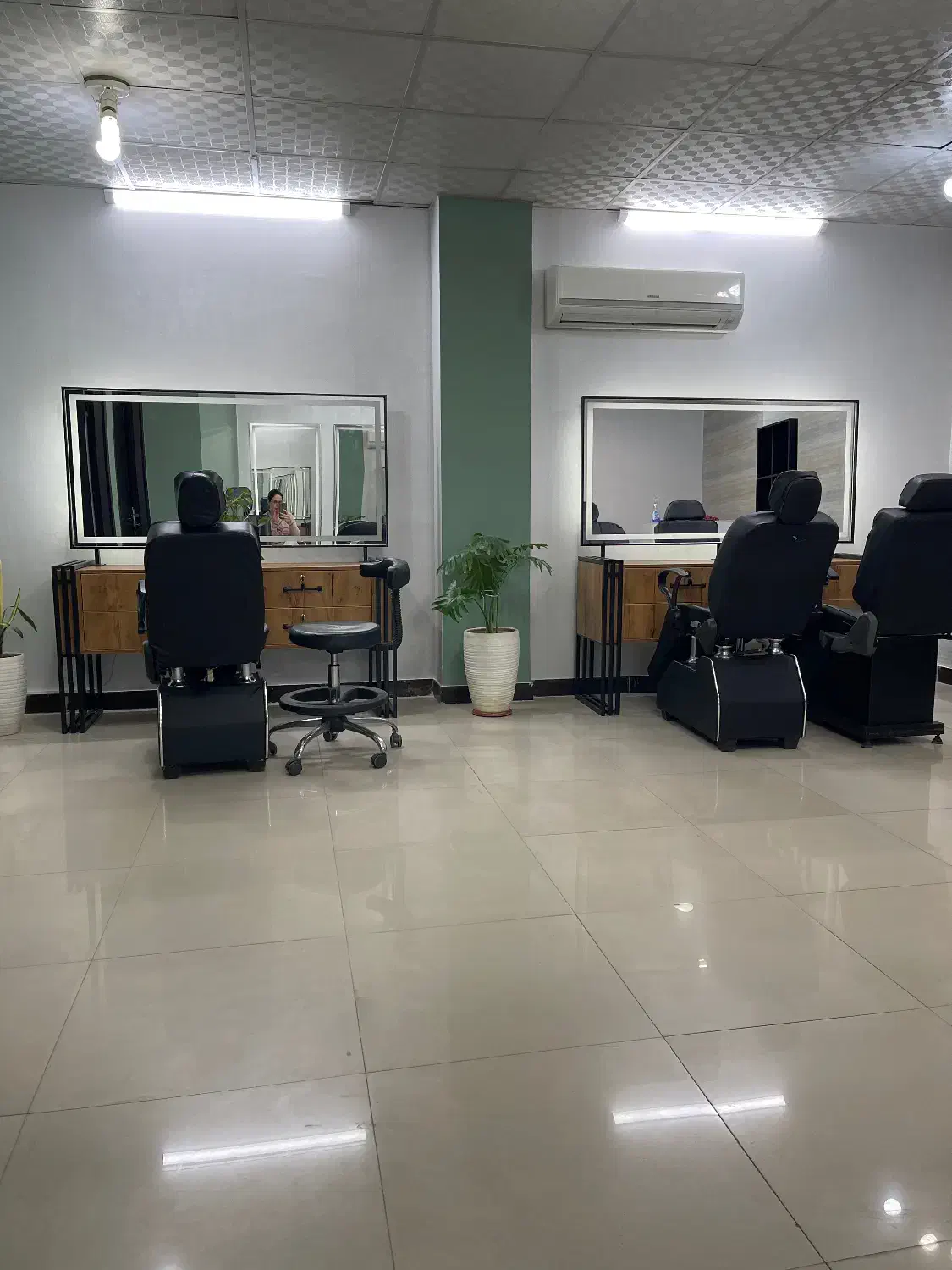 اجاره صندلی  در آموزشگاه و سالن زیبایی|خدمات آرایشگری و زیبایی|رشت, صفاری|دیوار