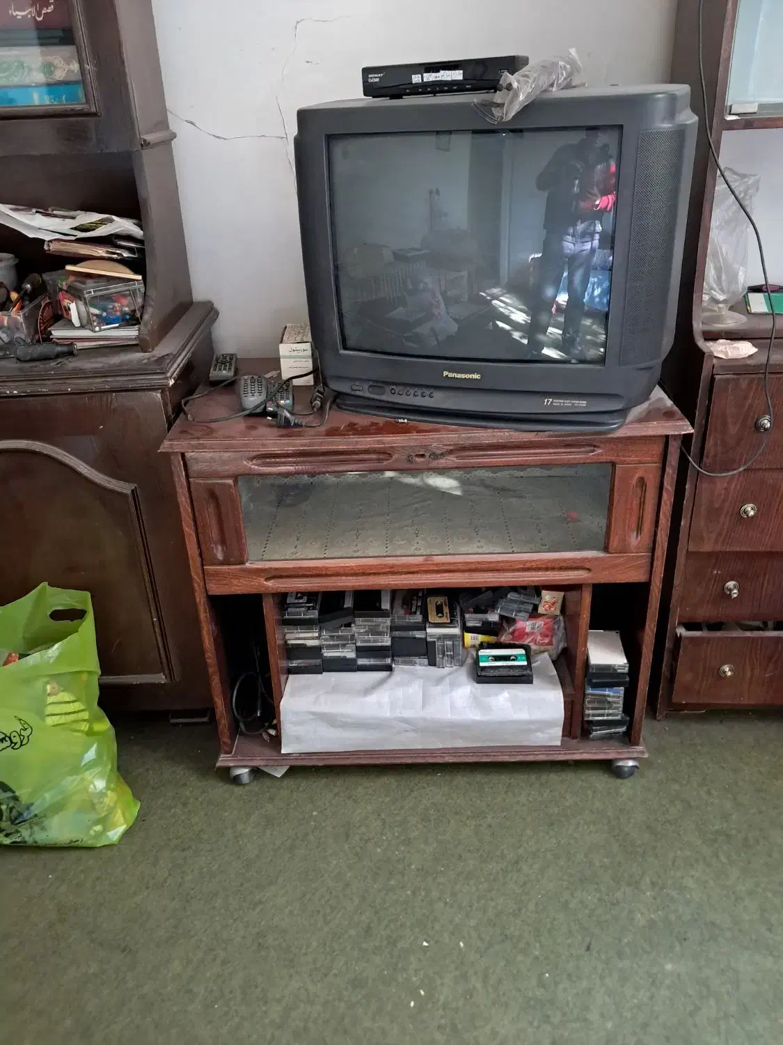 فروش ویترین و کتابخانه و مبلمان کار کرده|مبلمان خانگی و میز عسلی|تهران, حشمتیه|دیوار