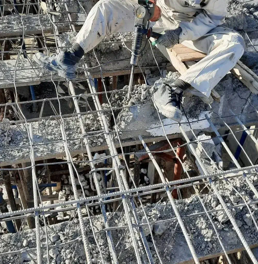 کندن چاه آب و فاضلاب و فنس بندی و ایزوگام کاری و.|خدمات پیشه و مهارت|سقز, |دیوار