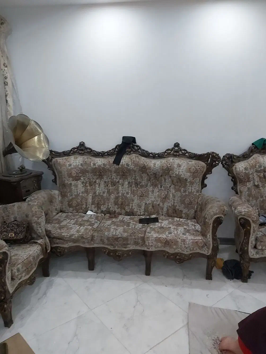 مبل ۹ نفره تمیز و سالم|مبلمان خانگی و میز عسلی|پرند, فاز ۳|دیوار