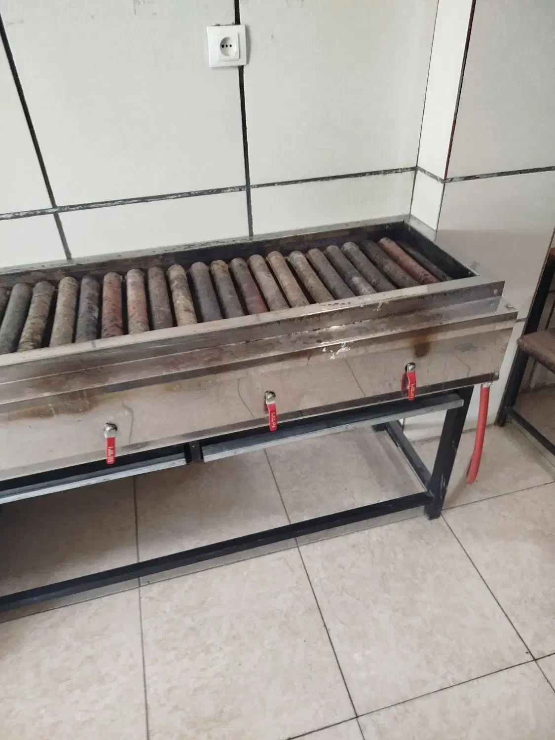 مرغ گردون 6سیخ کار تهران منقل گازی 1/5|کافیشاپ و رستوران|شاهینشهر, خانه کارگر|دیوار