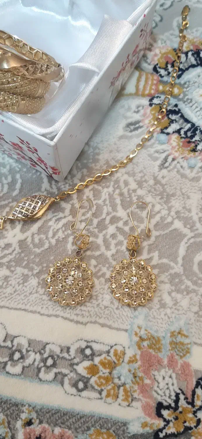 طلا فقط ۴درصد بالای تابلو|جواهرات|تربتحیدریه, اندیشه|دیوار