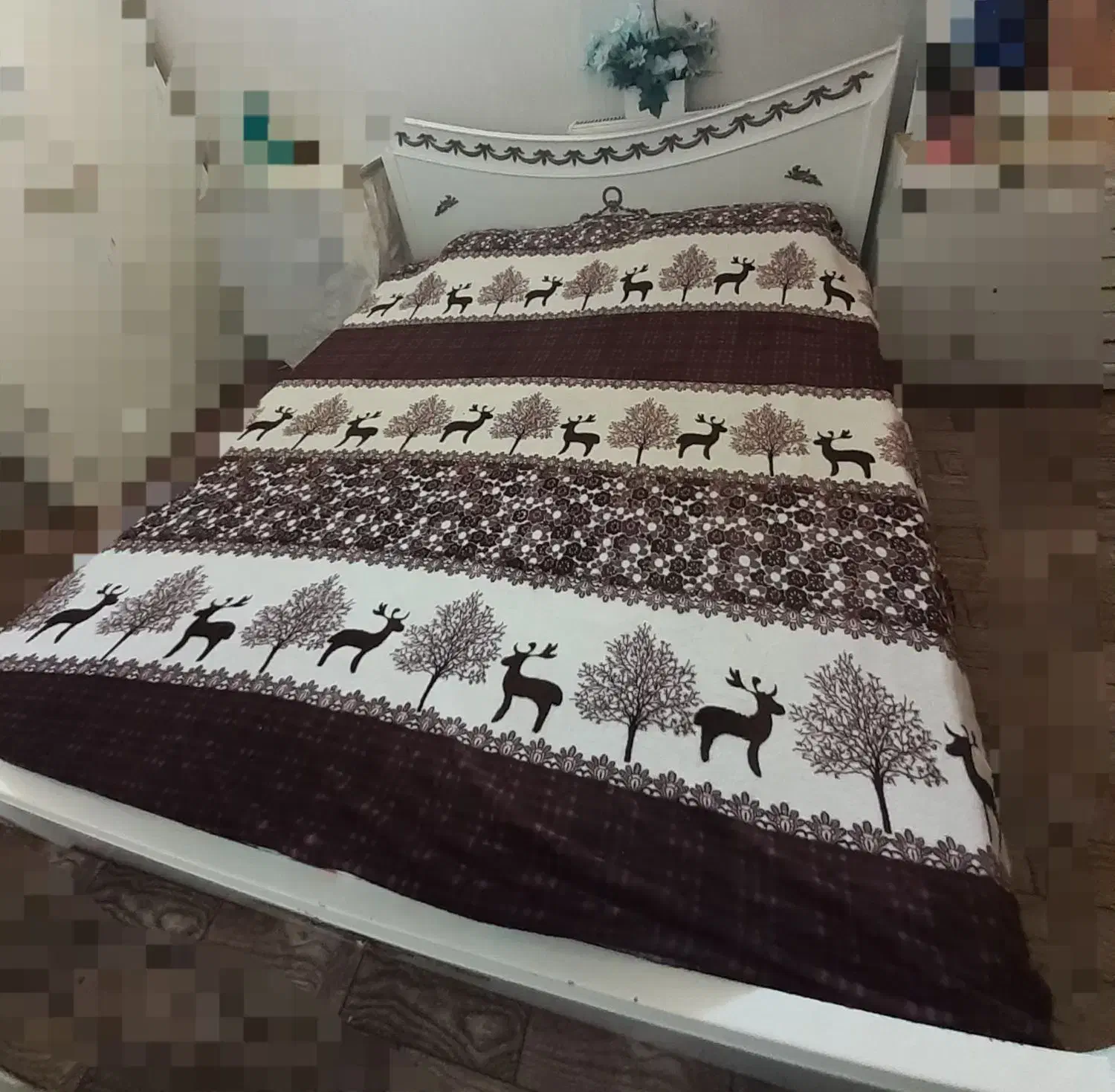 تخت چوبی سفید با تشک|تشک تختخواب|شاهین‌شهر, خانه کارگر|دیوار