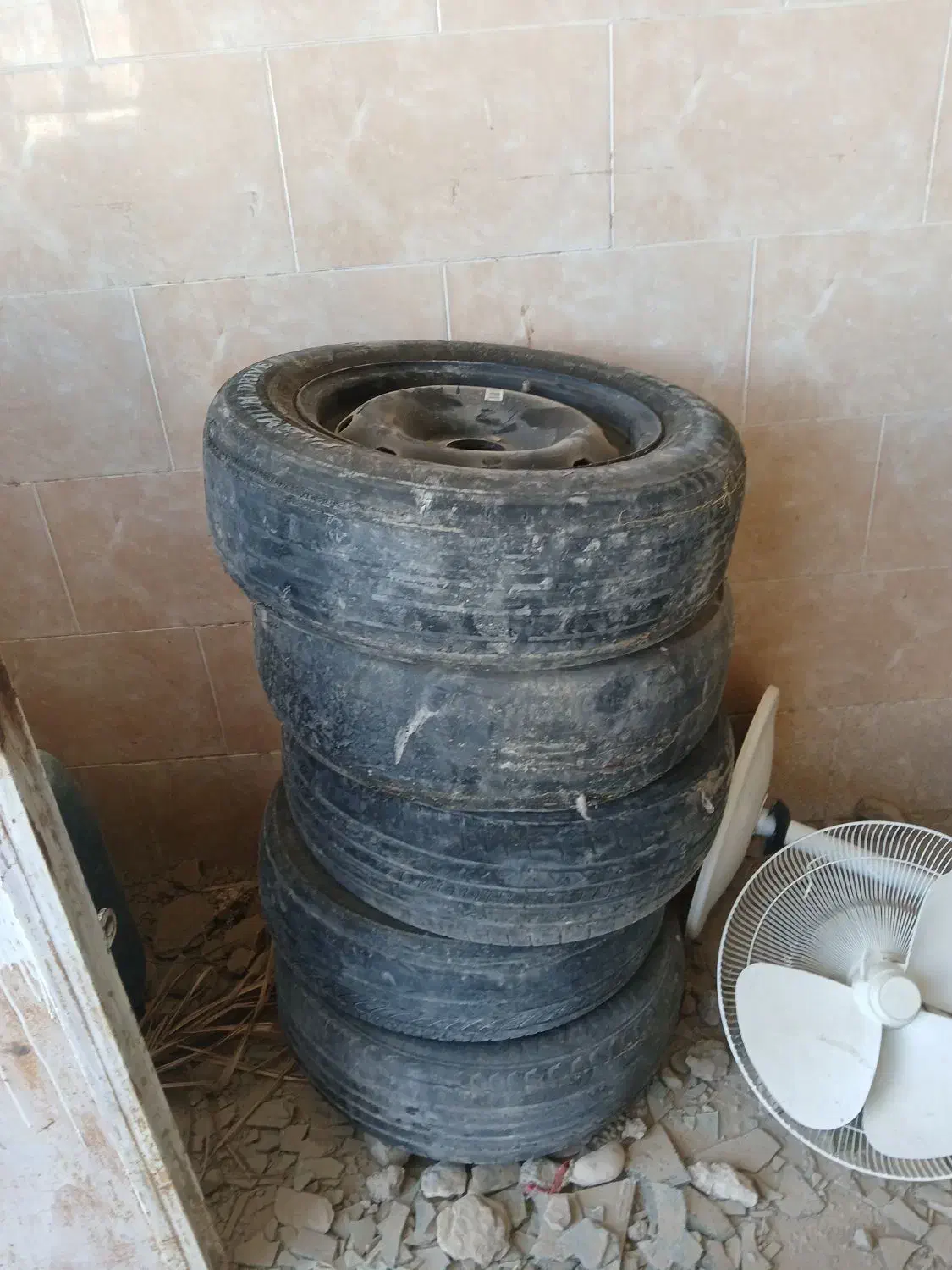 رینگ پژویی دور ۱۴ درحد خشک صحیح و سالم|قطعات یدکی و لوازم جانبی|خاش, |دیوار