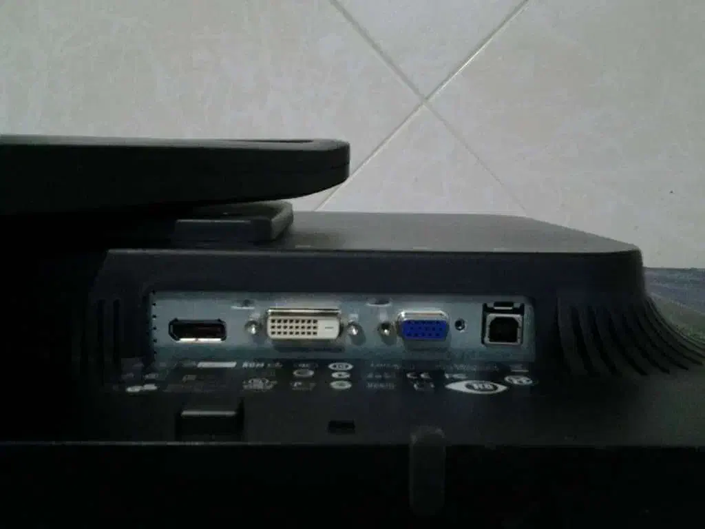 مانیتور 22درحدنواچ پی(فول پورت صفحه مانیتور چرخشی)|قطعات و لوازم جانبی رایانه|اراک, |دیوار