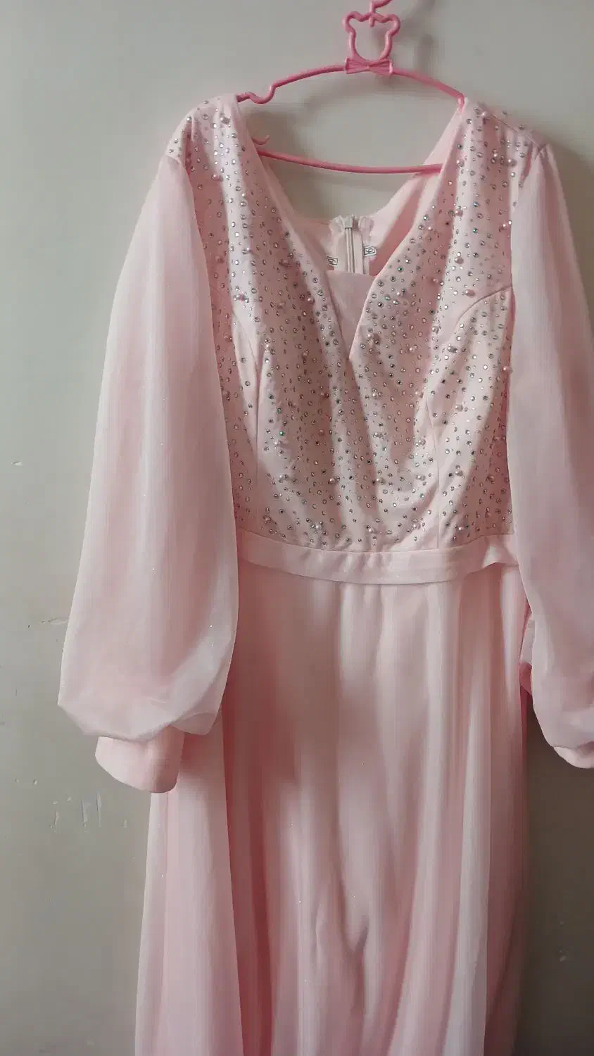 لباس ها مجلسی|لباس|رباط‌کریم, رباط‌کریم|دیوار