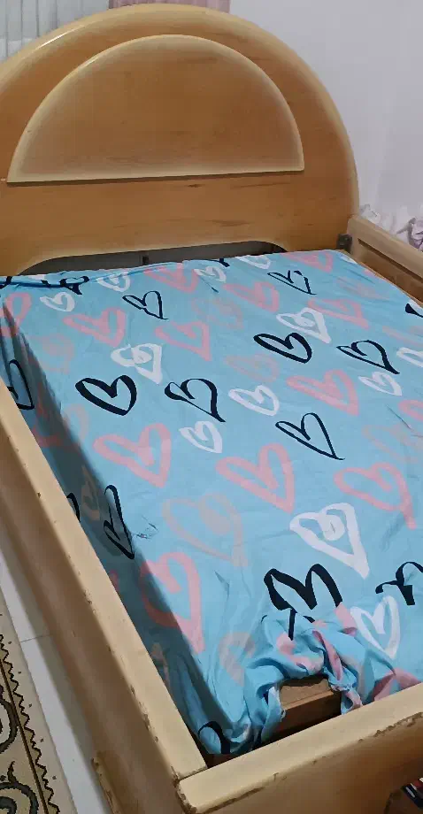 یک عدد تخت دونفره به فروش میرسد|تخت و سرویس خواب|رشت, حمیدیان|دیوار