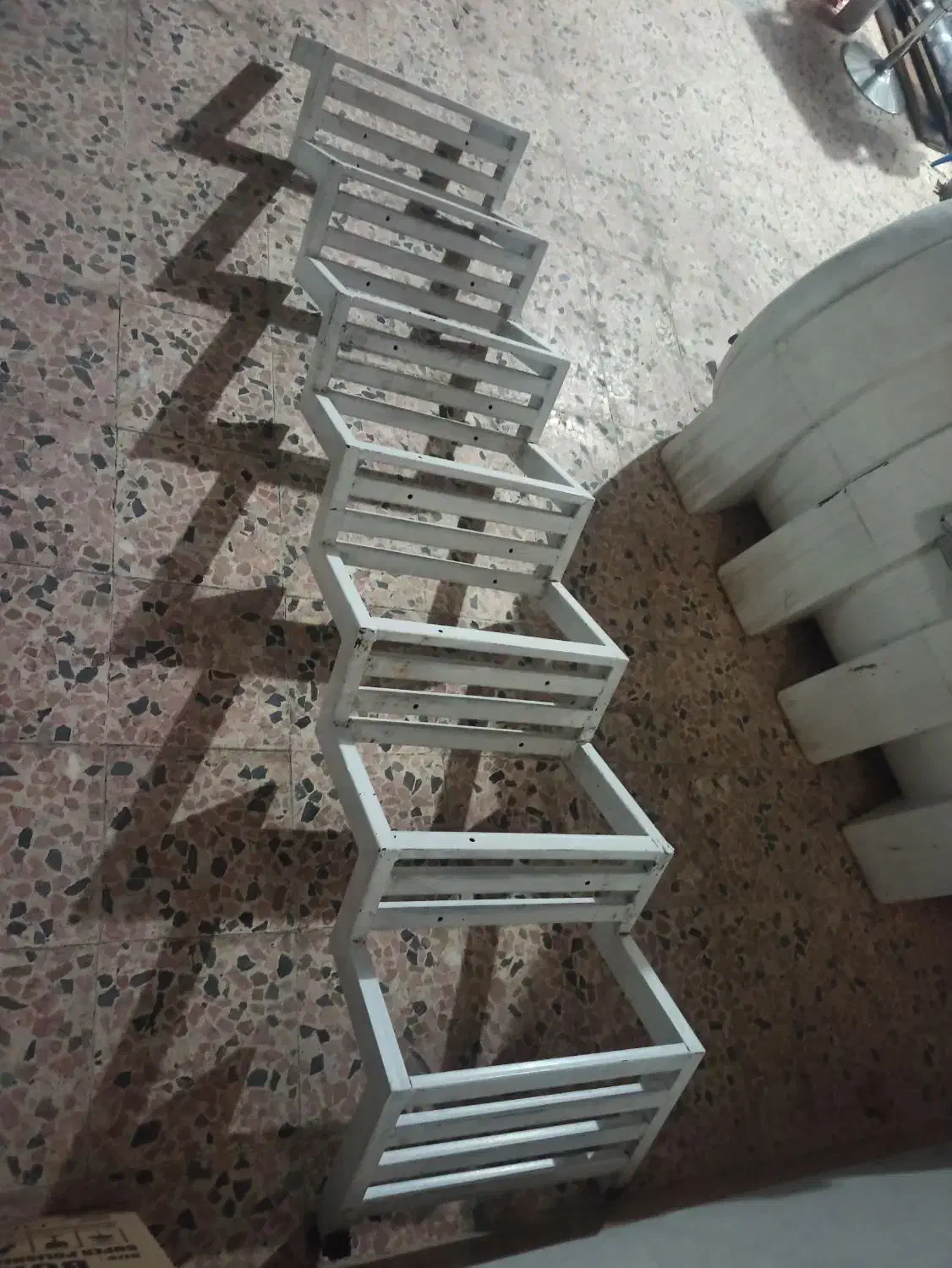 پله آهنی (راه پله)|مصالح و تجهیزات ساختمان|ابریشم, |دیوار