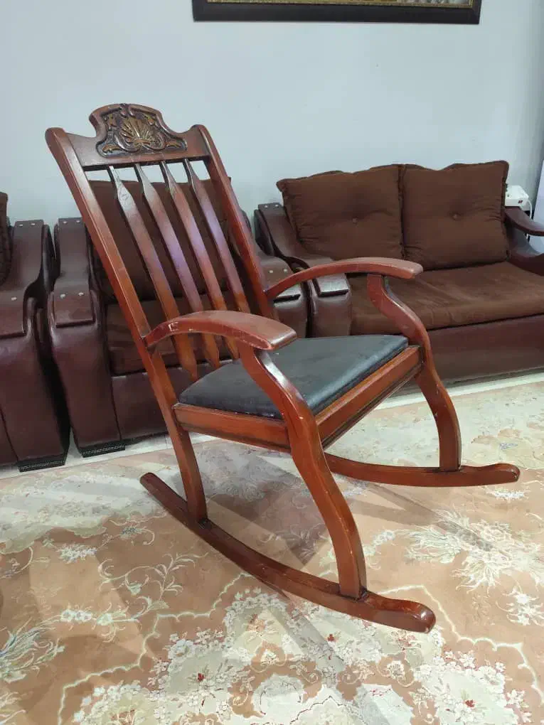 دو دست مبل و متعلقات واقعا مفت|مبلمان خانگی و میز عسلی|بندر انزلی, جهانگانی|دیوار