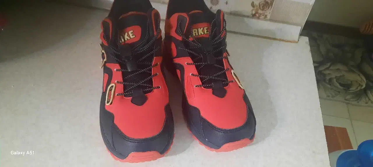 بوت اسپرت|کیف، کفش، کمربند|بومهن, |دیوار