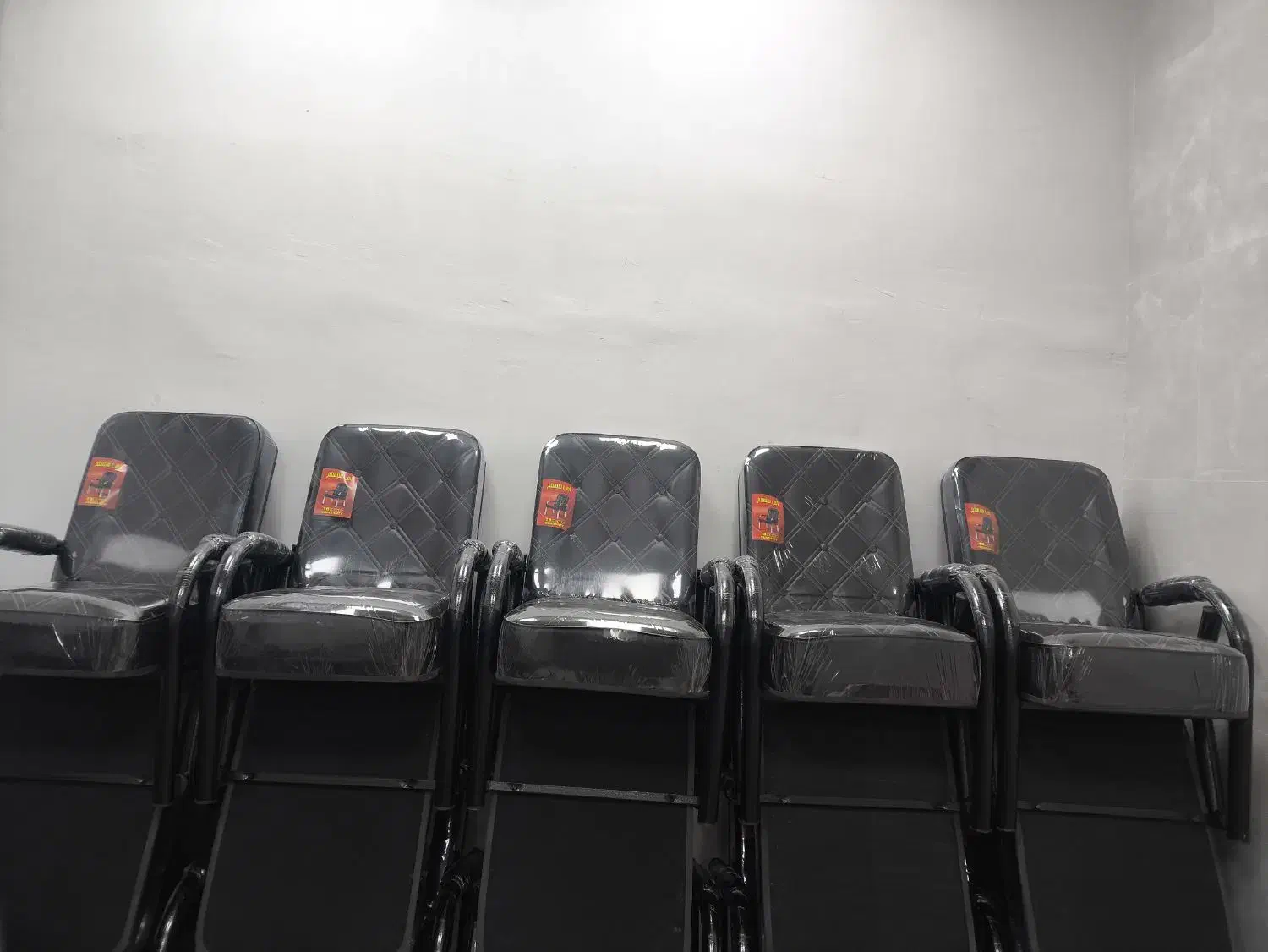 صندلی انتظار ۹دکمه|صندلی و نیمکت|قم, ولیعصر|دیوار