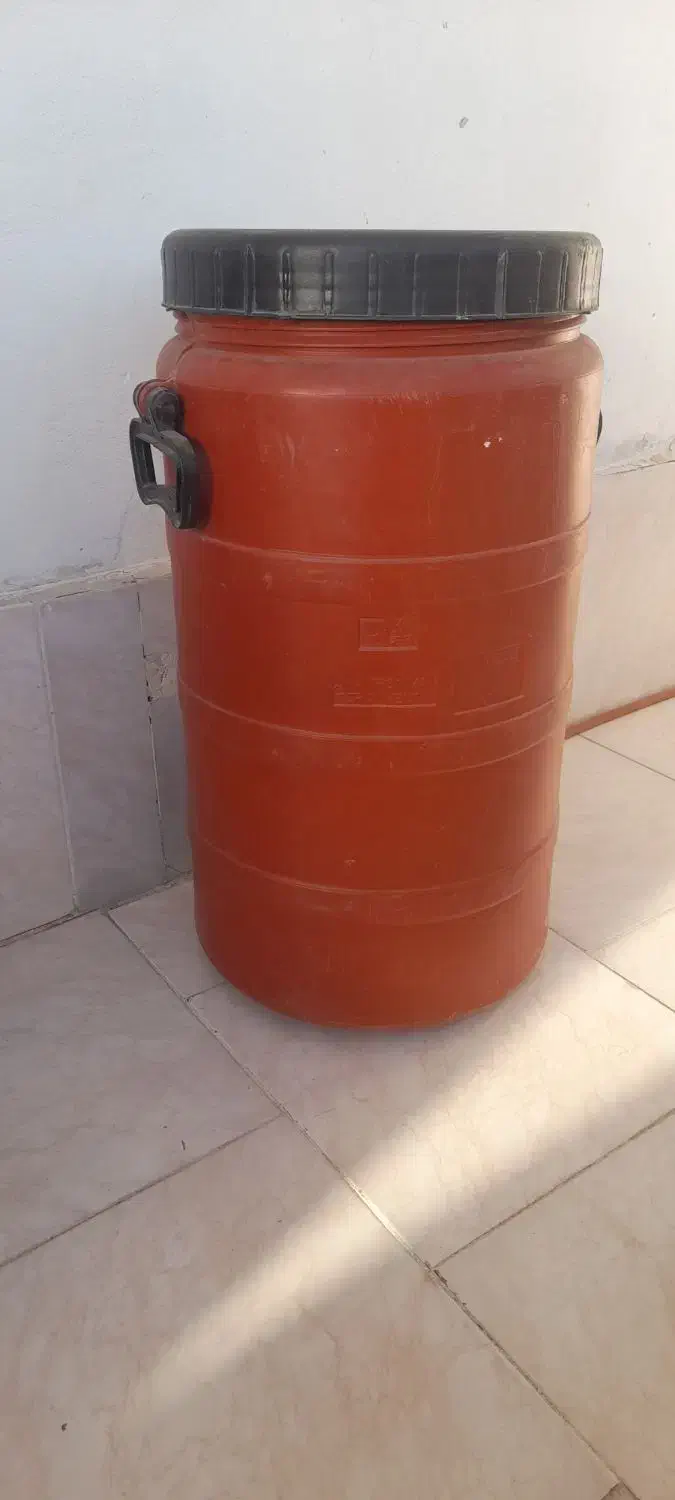 دبه ۹۰ لیتری درپیچی لاستیکدار|ظروف نگهدارنده، پلاستیکی، یک‌بارمصرف|محمدشهر, همایون ویلا|دیوار