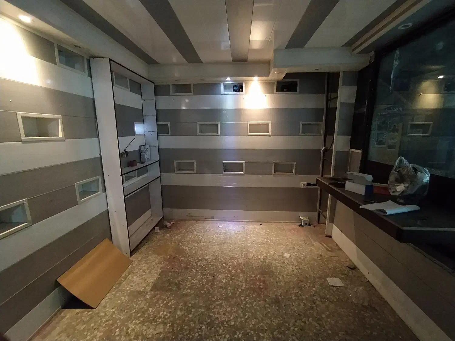 فروش مغازه پاساژ سمندری|فروش مغازه و غرفه|جیرفت, |دیوار