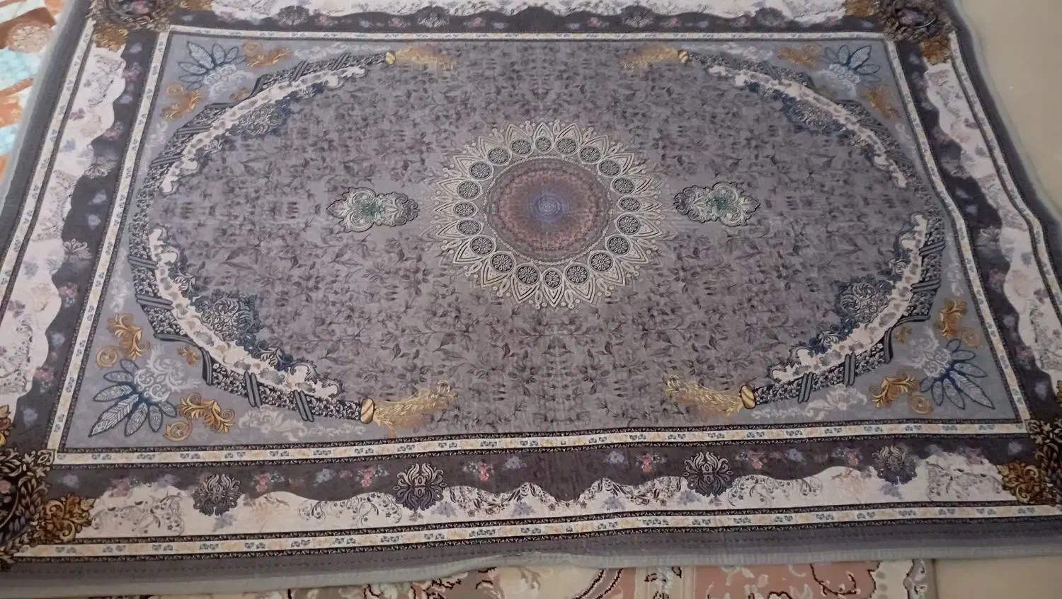 قالیچه|روفرشی|نیشابور, کوی فرهنگیان|دیوار