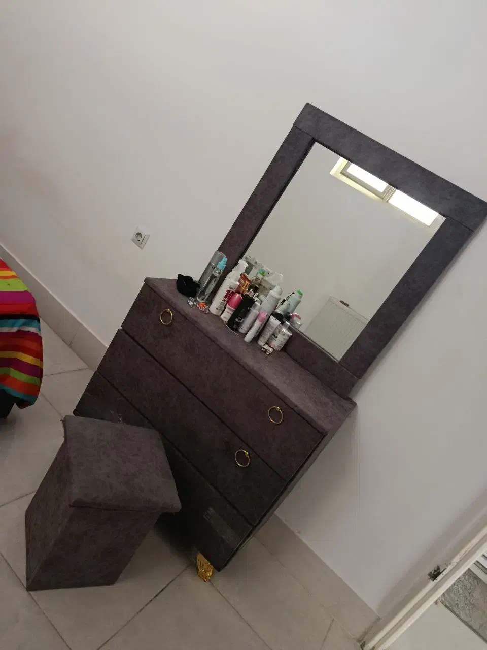 سرویس خواب ب فروش میرسد|تخت و سرویس خواب|صدرا-فارس, فاز ۱|دیوار