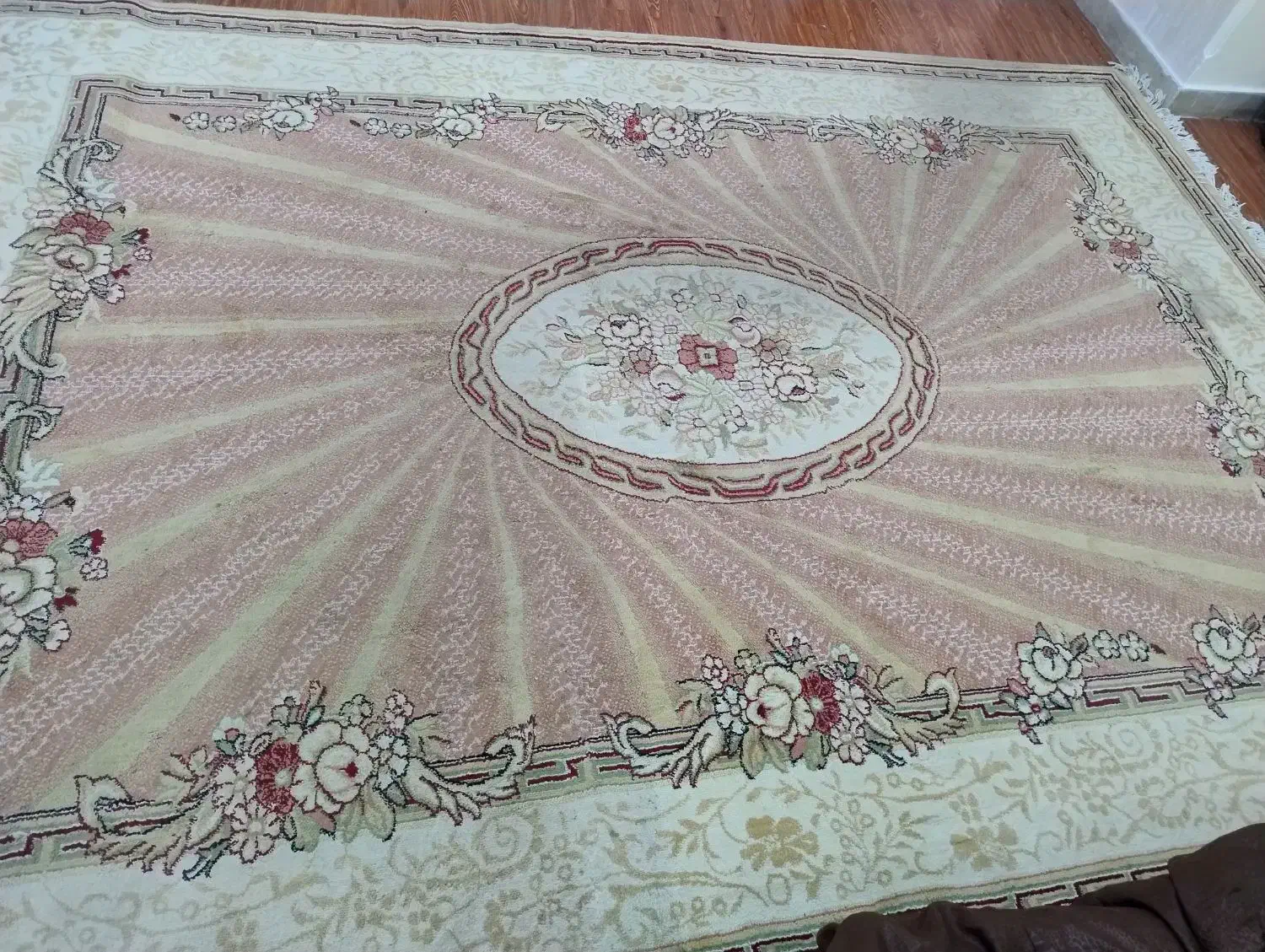 فرش|فرش|فردیس, ثابتی|دیوار