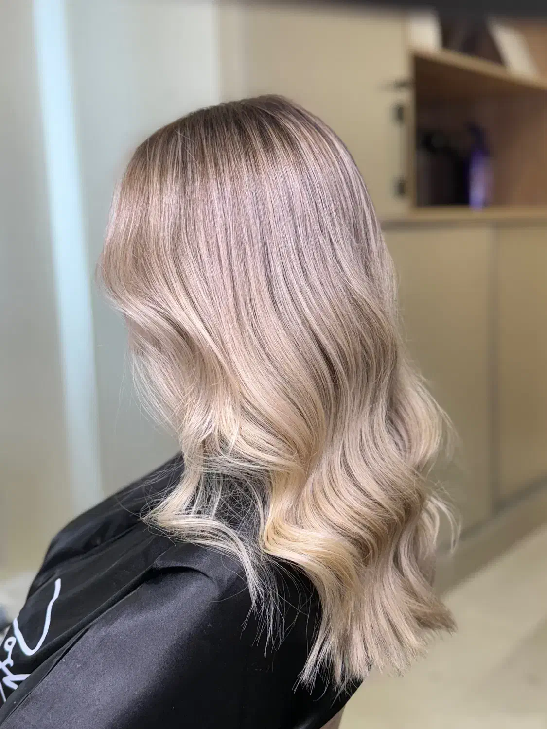 دستیار حرفه ایی رنگ ولایت|استخدام درمانی، زیبایی، بهداشتی|تهران, الهیه|دیوار