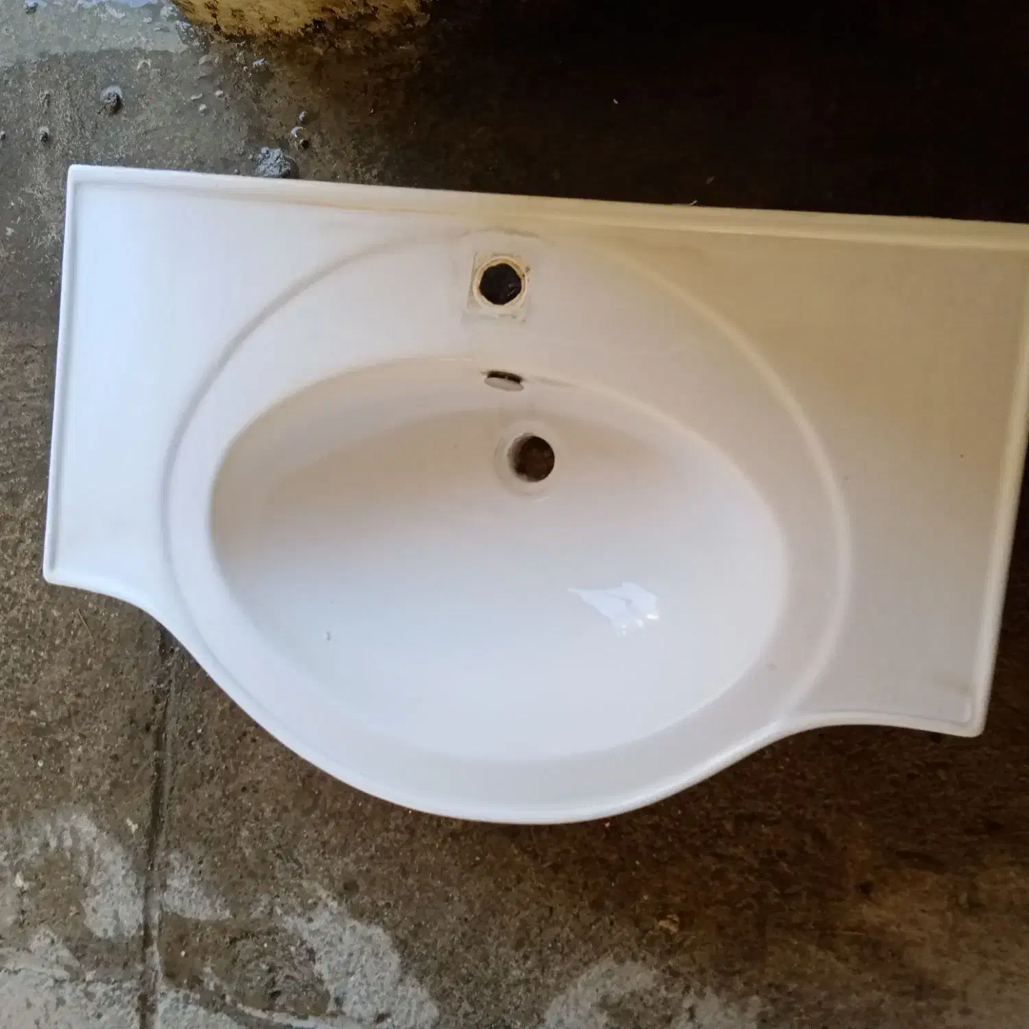 روشویی سالم تمیز در حد نو|لوازم سرویس بهداشتی|ساری, |دیوار