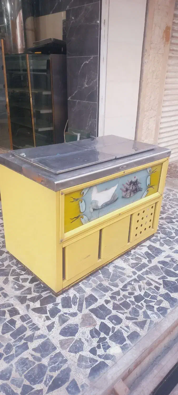 فریزر صندوقی ۴ درب و فریزر درب کشویی درحد آکبند|فروشگاه و مغازه|نسیمشهر, |دیوار