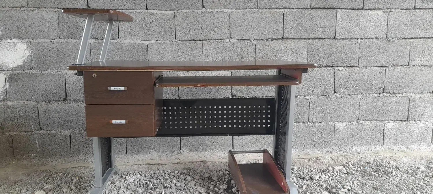 میز کامپیوتر در حد نو|میز تحریر و کامپیوتر|کلاچای, |دیوار