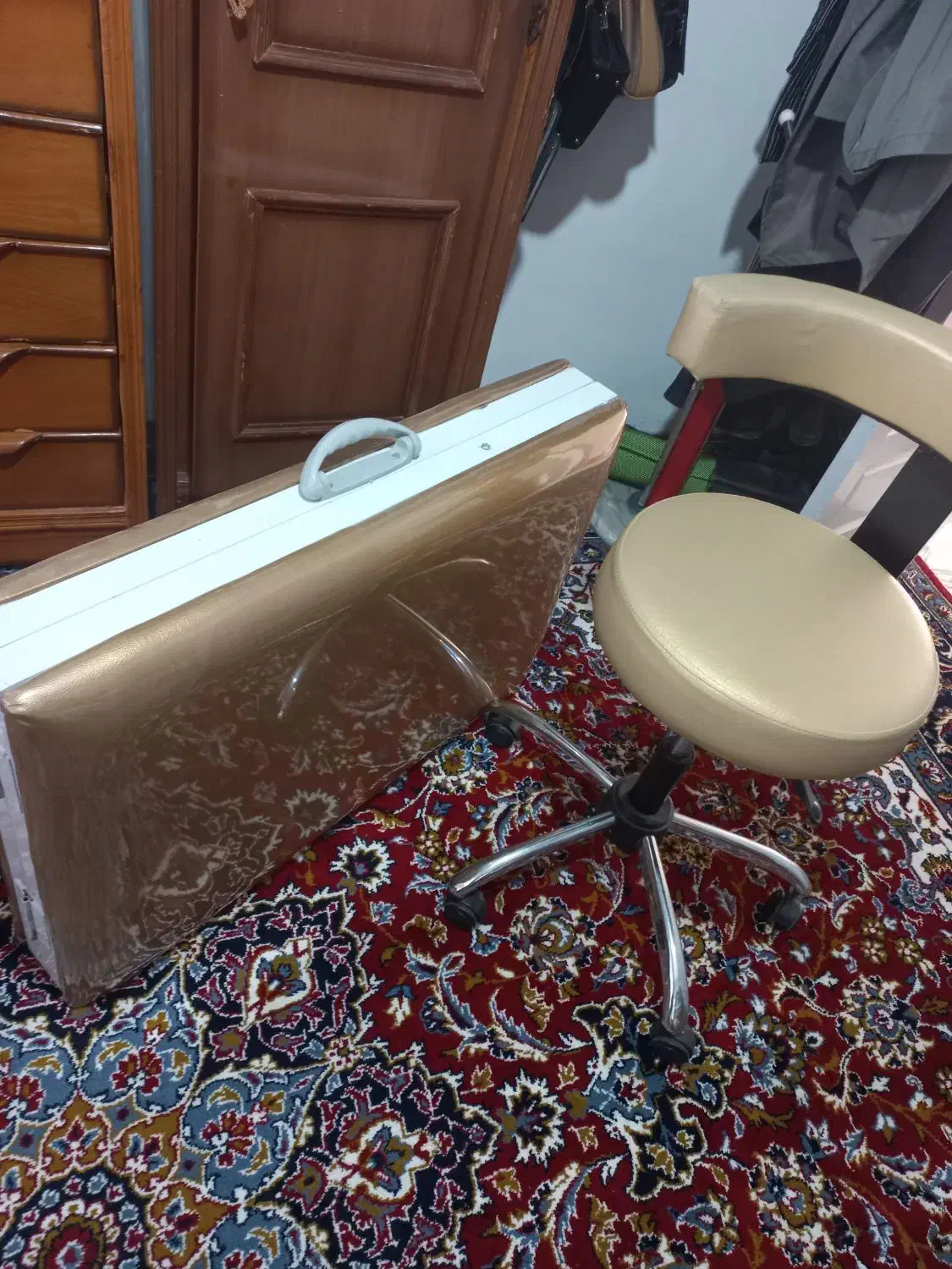 فروش تخت تا شو برای آرایشگاه وصندلی چرخ واهرم دار|آرایشگاه و سالن‌های زیبایی|رامسر, |دیوار