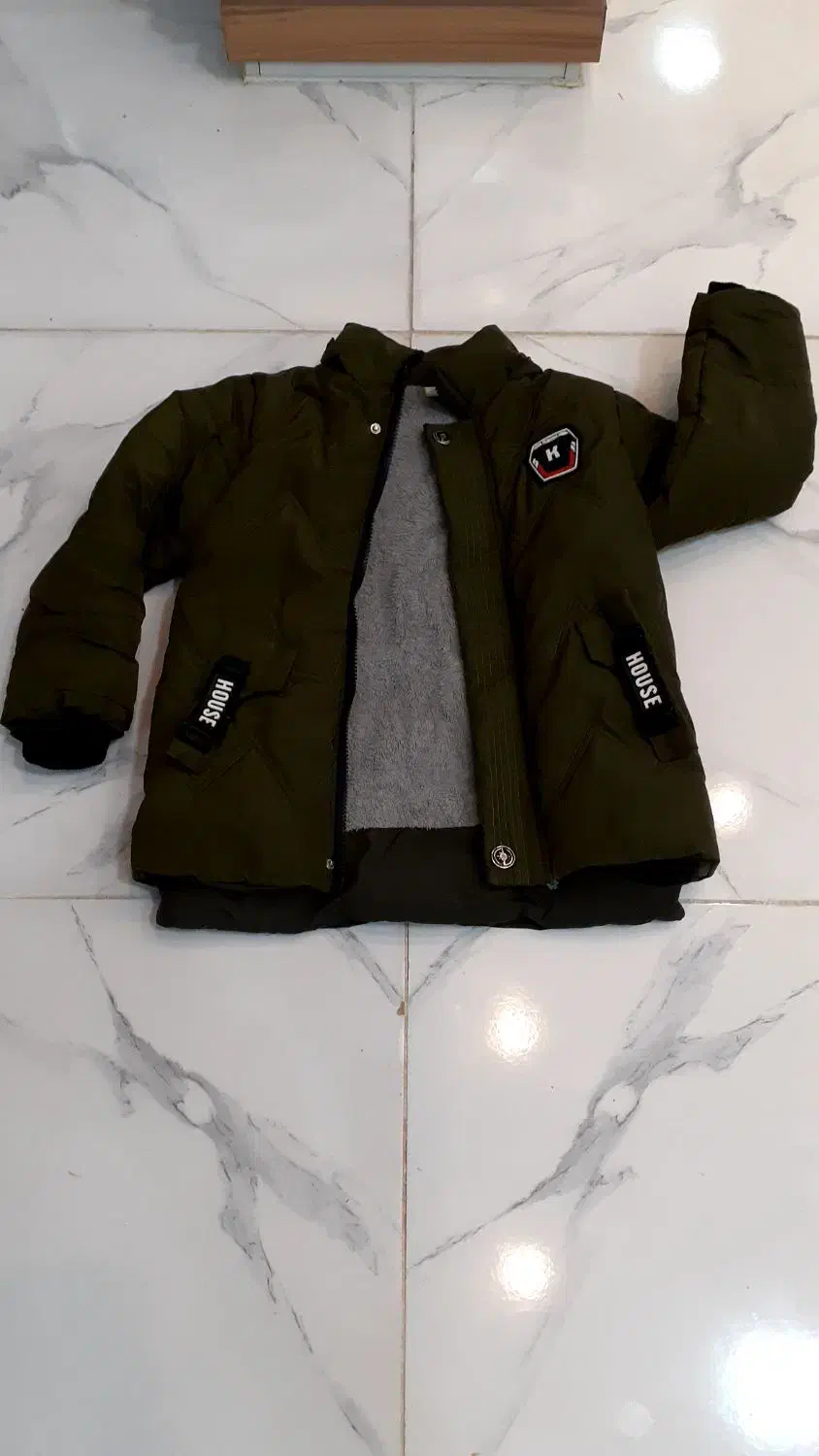 تعدادی لباس دخترانه و پسرانه از ۵۰ تا ۲۰۰ تومن|کفش و لباس بچه|جهرم, |دیوار