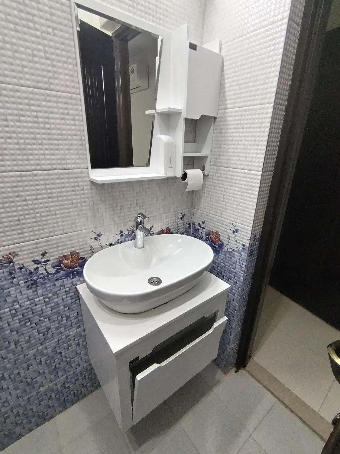 ست روشویی و آینه|لوازم سرویس بهداشتی|شیراز, کوی وحدت|دیوار