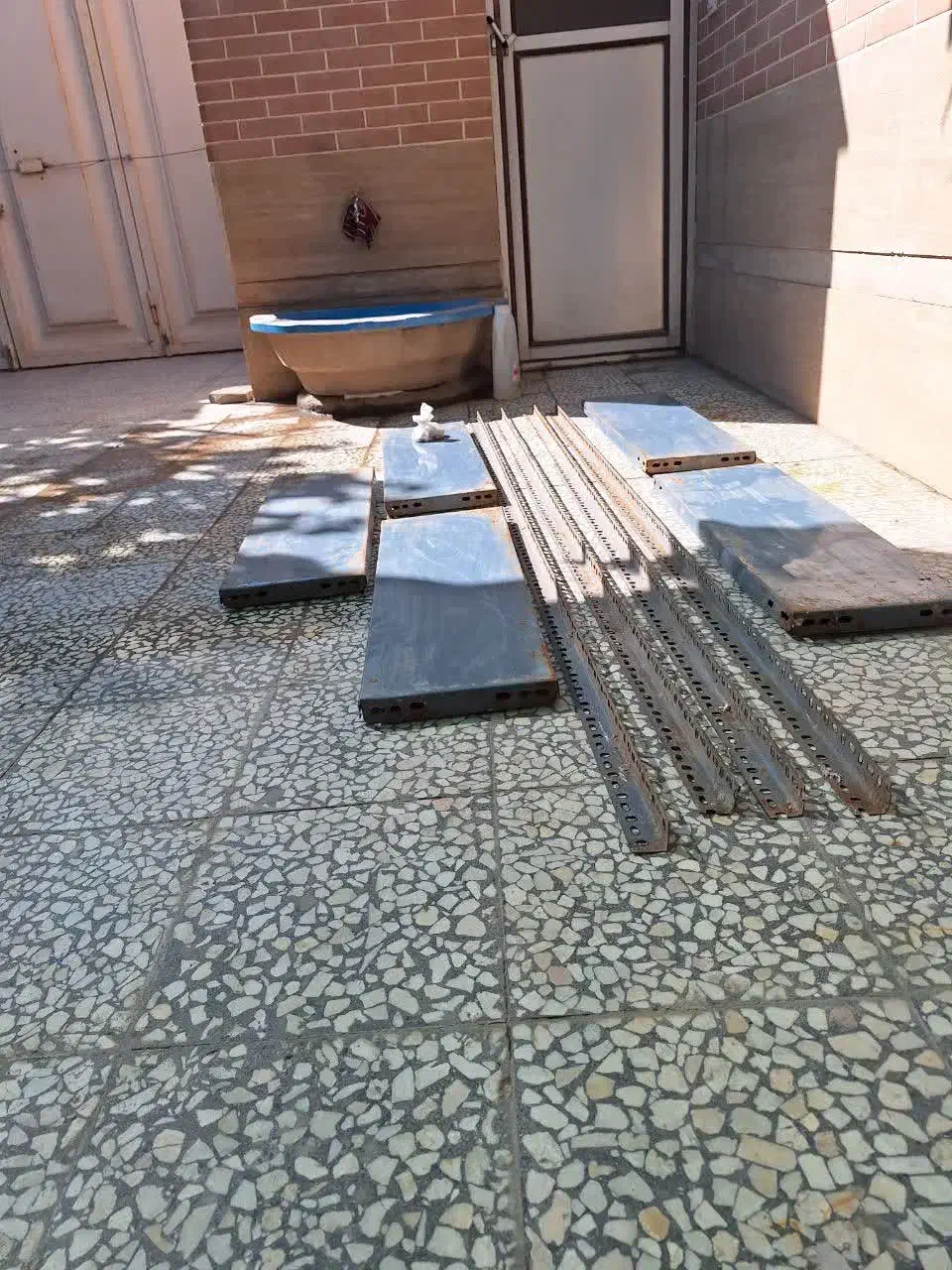 قفسه دیواری فلزی|کتابخانه، شلف، قفسه‌های دیواری|کاشان, ولیعصر|دیوار