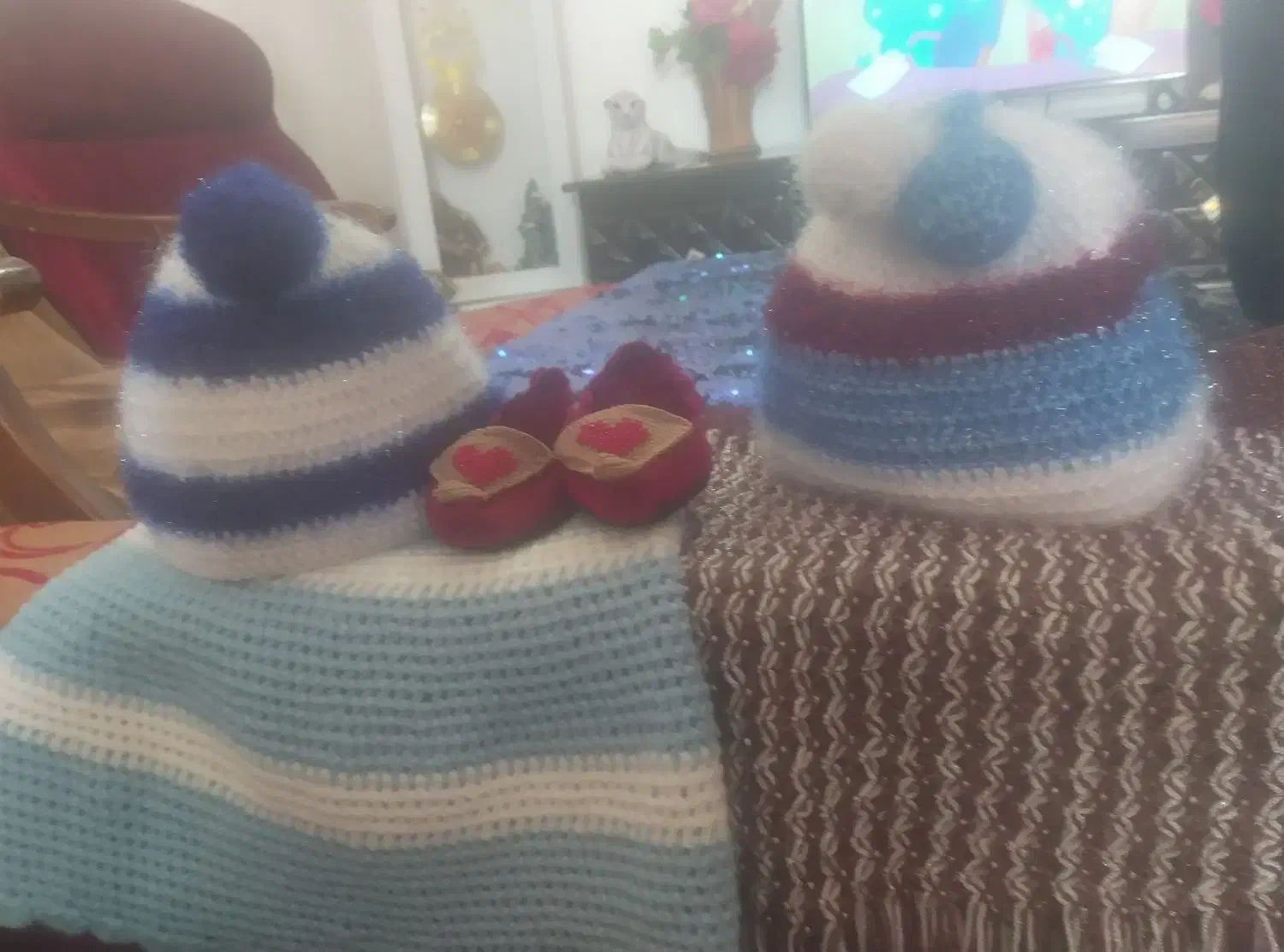 دوتادامن دوتاکلاه ویه.کفش نوزادی دستباف زندان|کفش و لباس بچه|رفسنجان, |دیوار