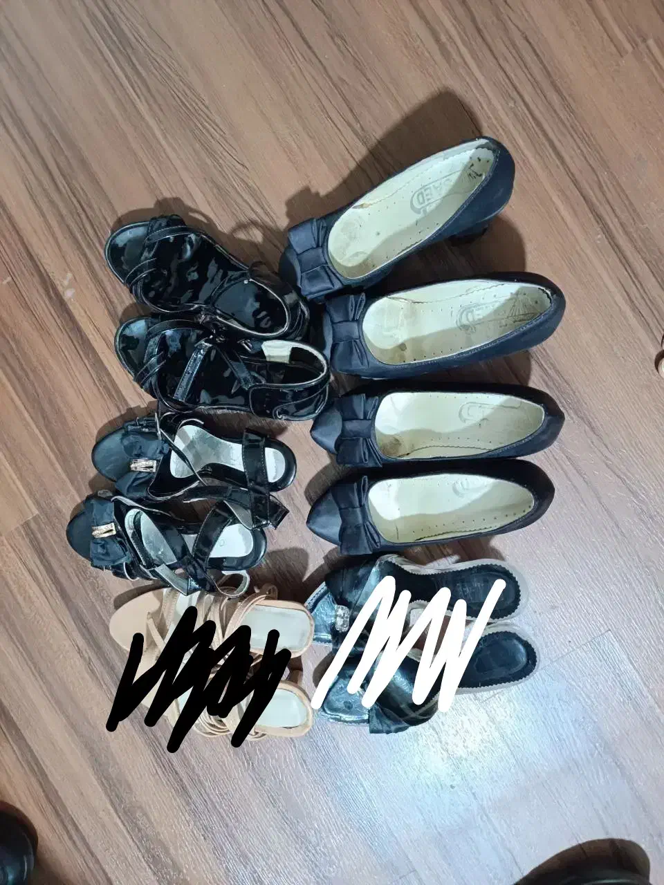 کفش|کیف، کفش، کمربند|دورود, |دیوار