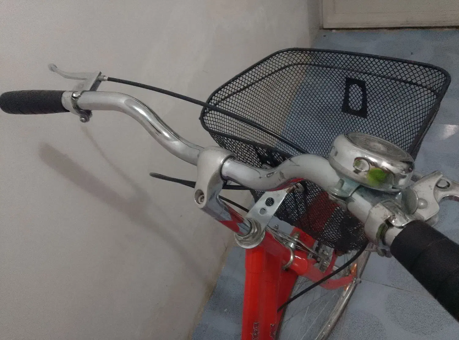 دوچرخه در حد نو|دوچرخه، اسکیت، اسکوتر|نیشابور, میدان حافظ|دیوار