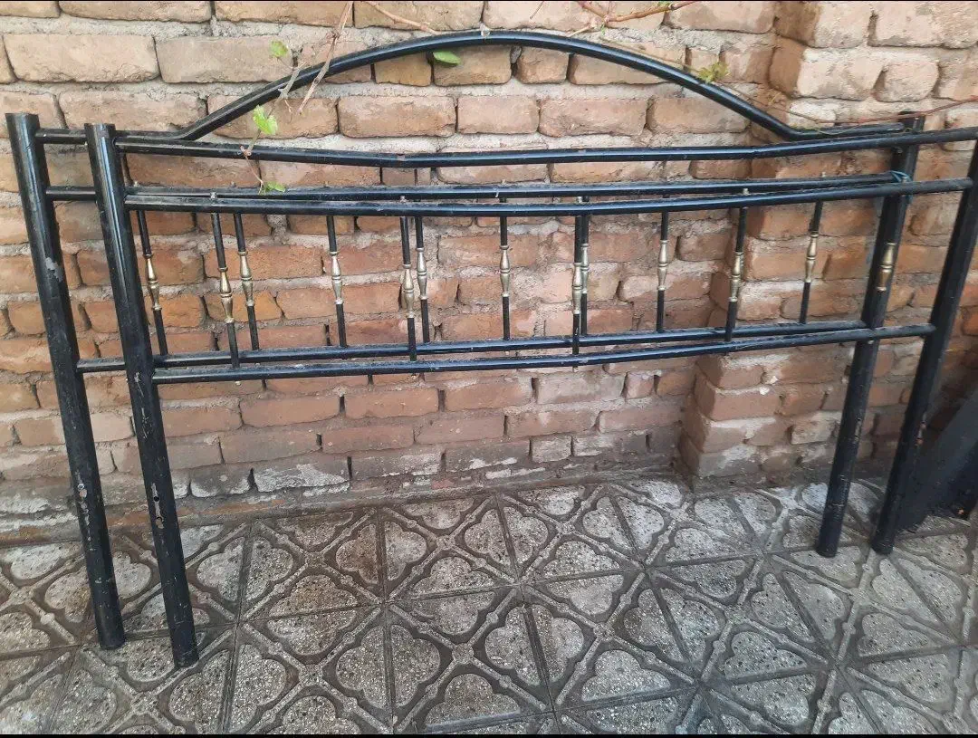 تخت فلزی دونفره باپایه پشه بند|تخت و سرویس خواب|قزوین, |دیوار