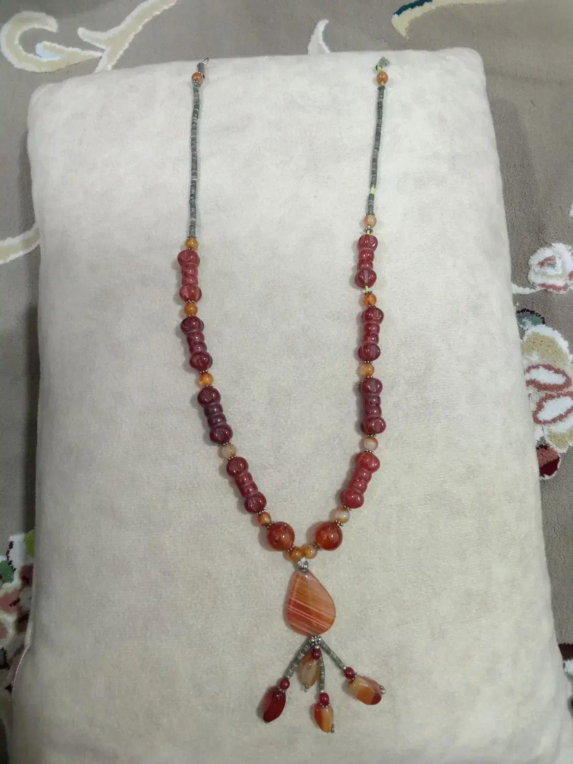 گردنبند عتیقه|کلکسیون اشیاء عتیقه|فردیس, فردیس|دیوار