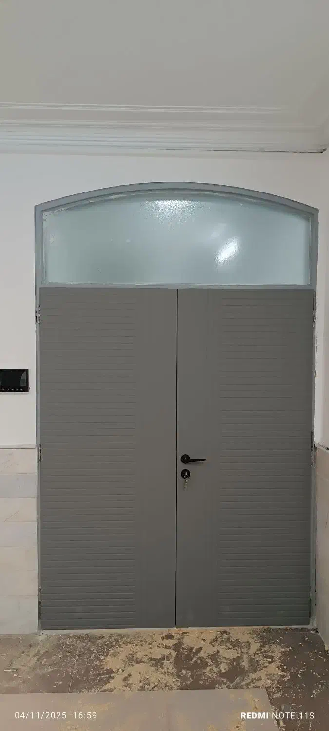 نیازمند شاگرد برای نصب درب چوبی و ضد سرقت و...|استخدام معماری، عمران و ساختمانی|قم, زنبیل آباد|دیوار