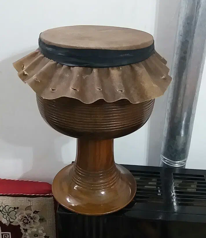 پوست انواع تنبک چوبی وفلزی|سازهای سنتی|گلپایگان, |دیوار