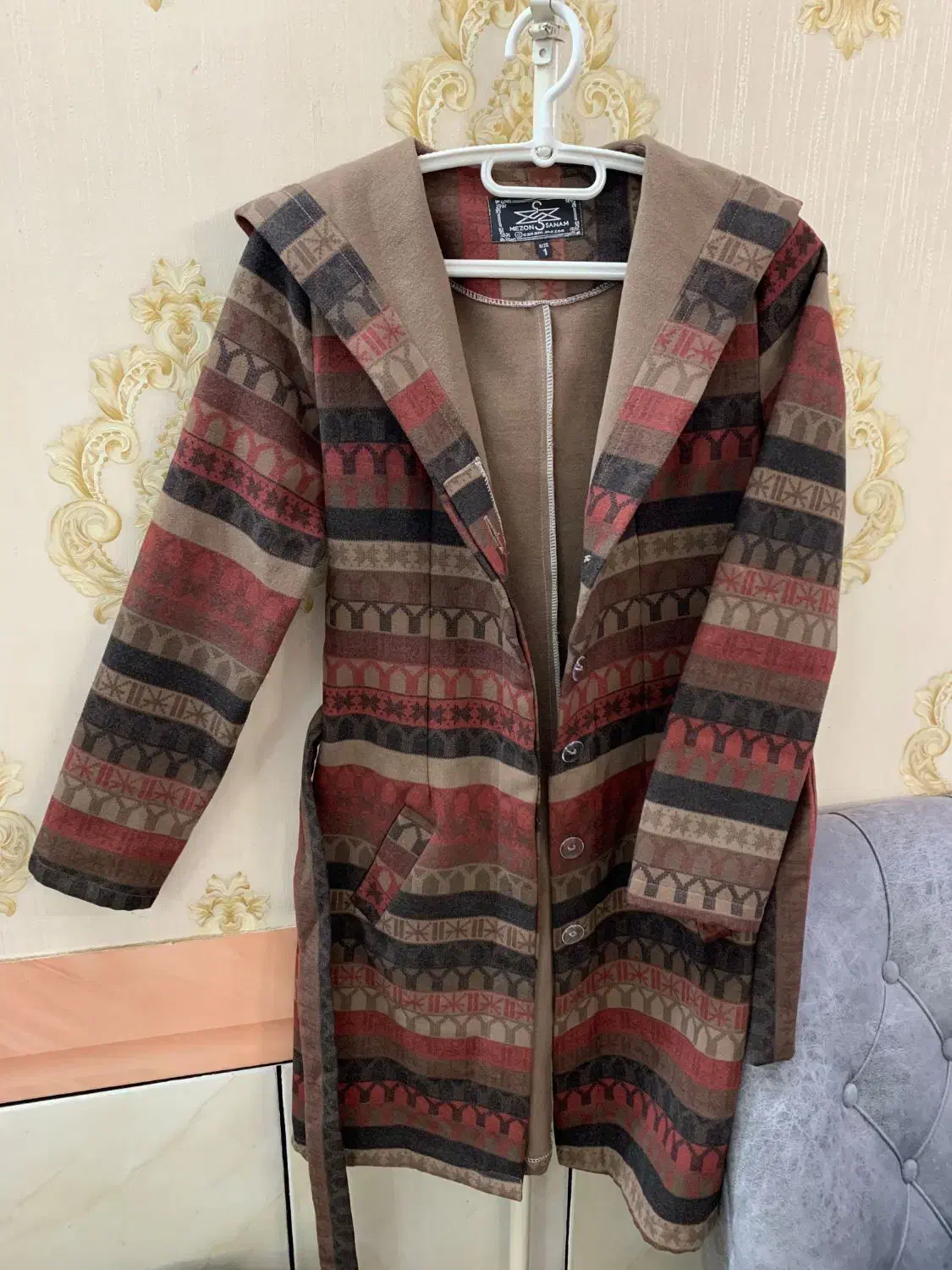 پالتو فوتر طرحدار کاملا در حد نو|لباس|کاشان, باغ ماجد|دیوار