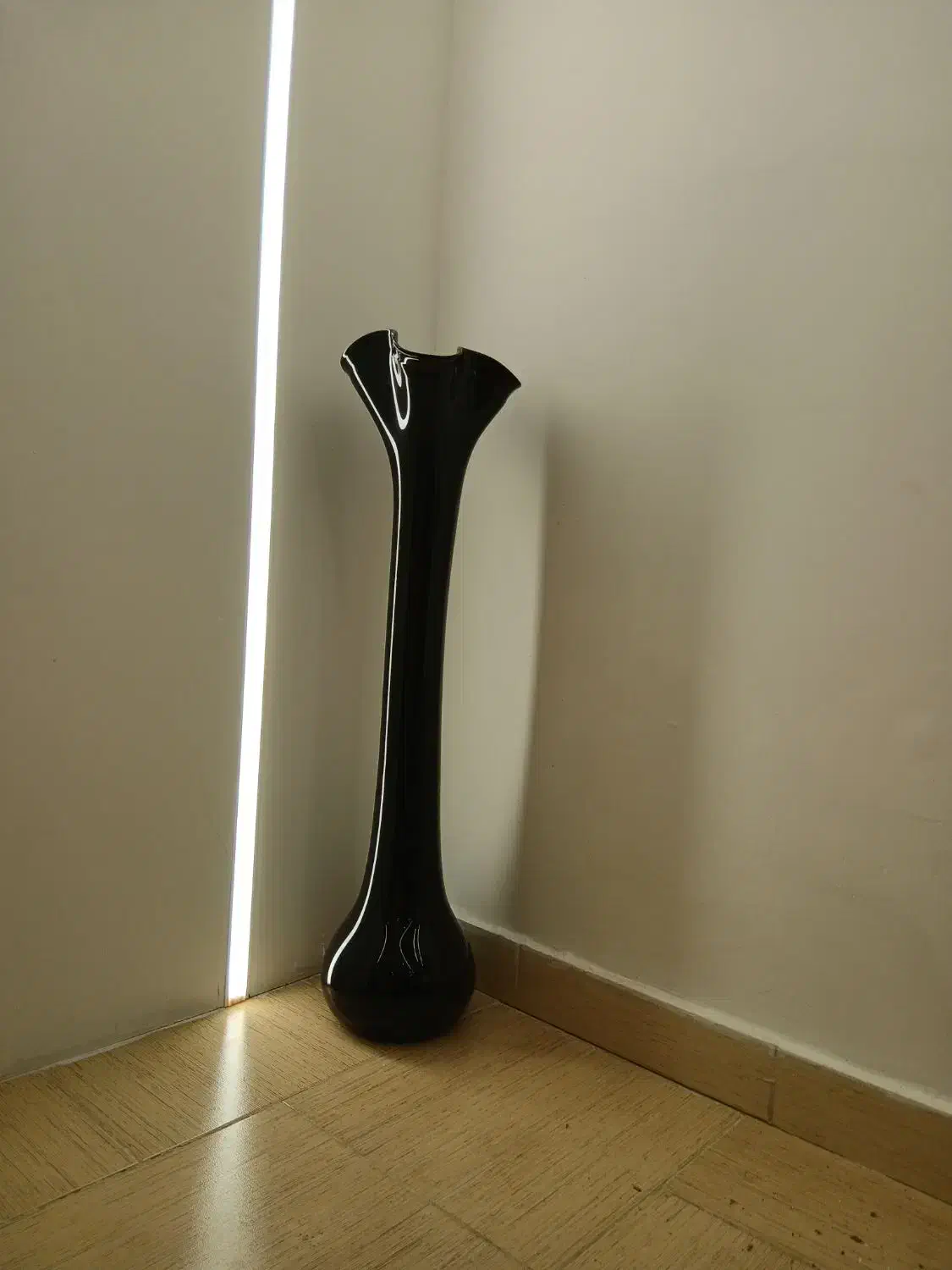 گلدان بزرگ مشکی|صنایع دستی و سایر لوازم تزئینی|رشت, فلسطین|دیوار