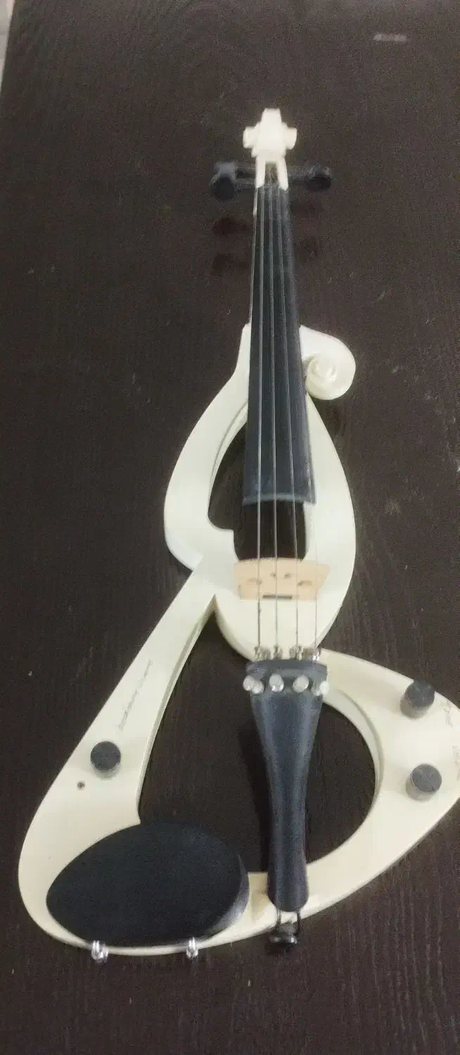 ویالن الکتریک سالم تمیز خوش صدا با جعبه کیف و آرشه|ویولن|اصفهان, بهارستان|دیوار