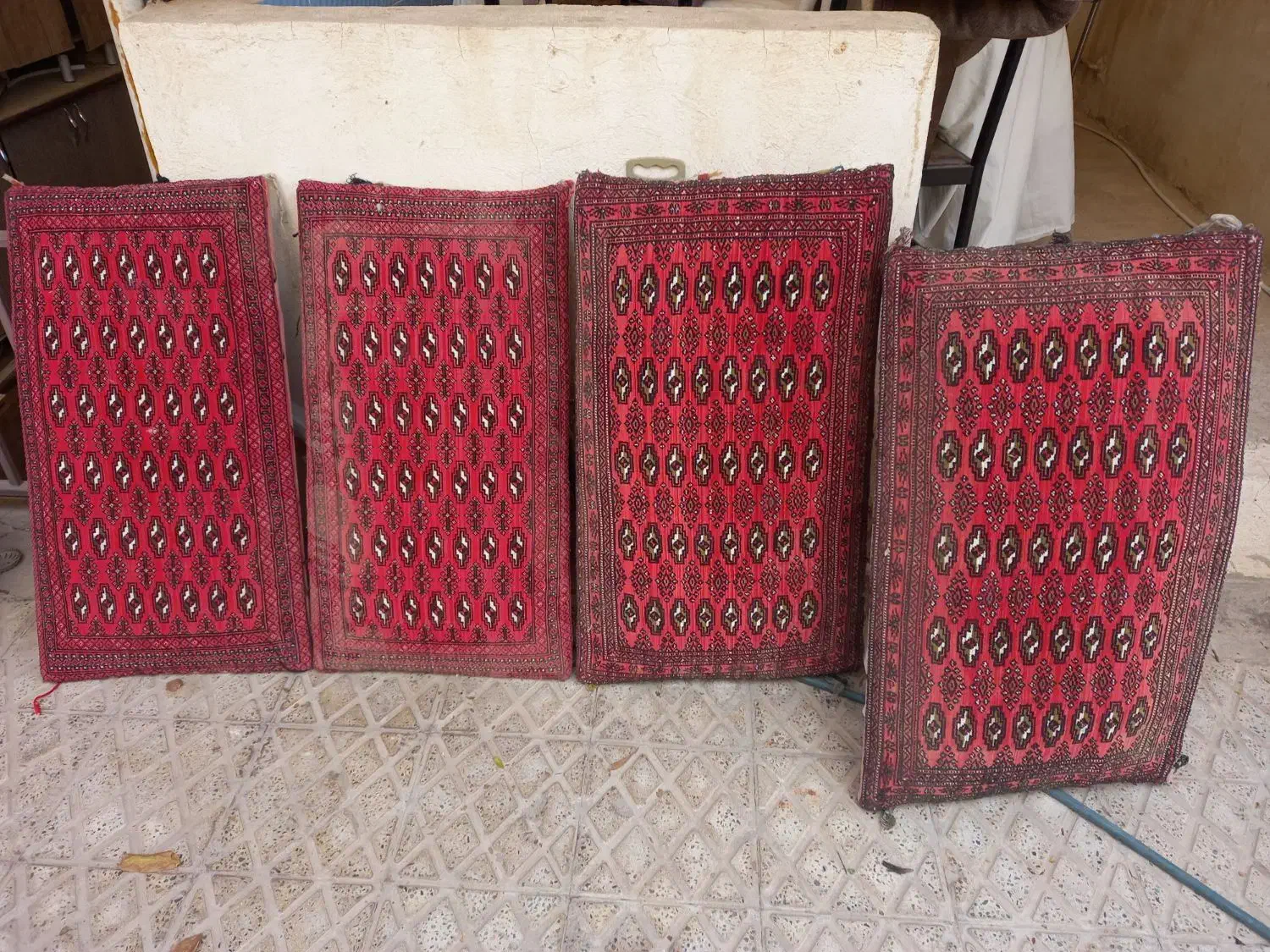 چهار عدد پشتی آنتیک|کلکسیون اشیاء عتیقه|هشتگرد, فاز ۱ مهستان|دیوار