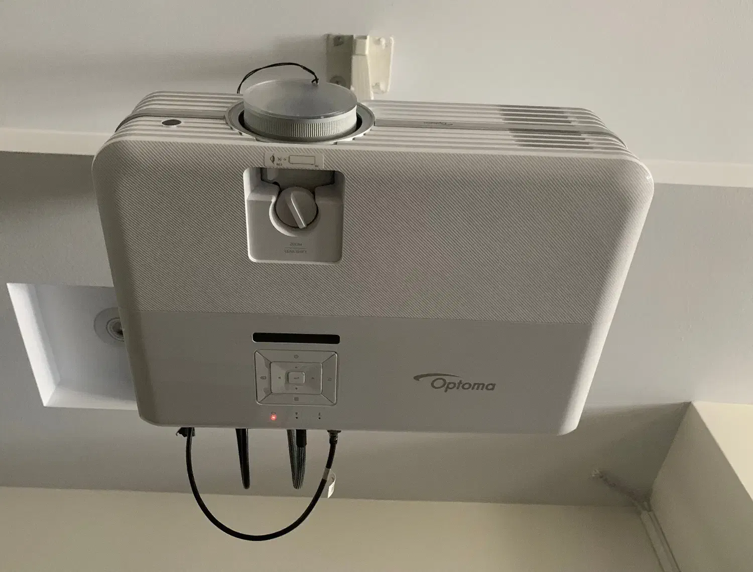 ویدئو پروژکتور optoma uhd40|تلویزیون و پروژکتور|تهران, قیطریه|دیوار