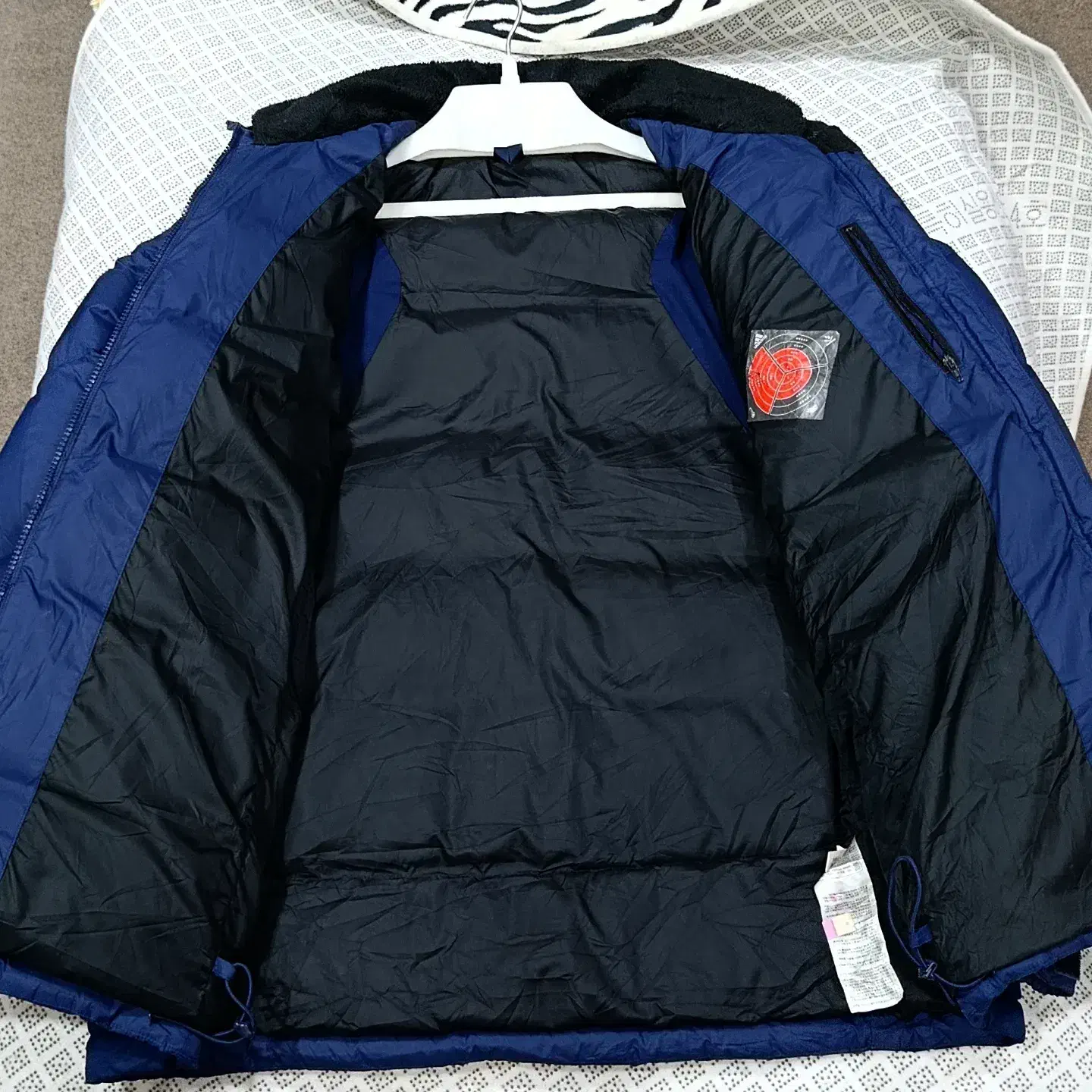 کاپشن پر برند آدیداس|لباس|اسلام‌شهر, سیمرغ|دیوار