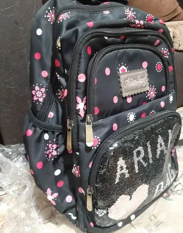 کوله پشتی|کیف، کفش، کمربند|پرند, فاز ۴|دیوار