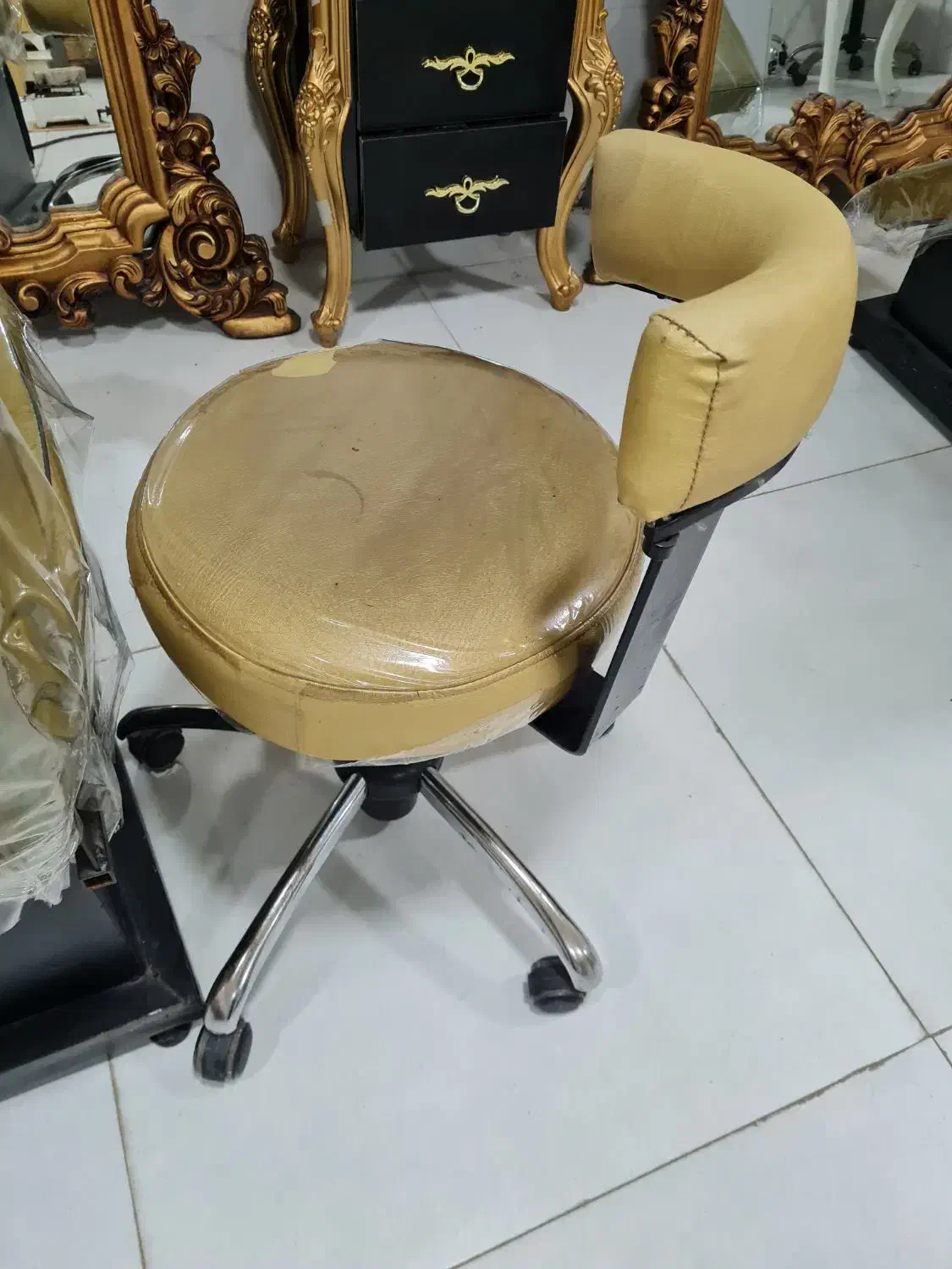 وسایل آرایشگاه در حدنو همشون بفروش میرسه|آرایشگاه و سالن‌های زیبایی|مشگین شهر, |دیوار