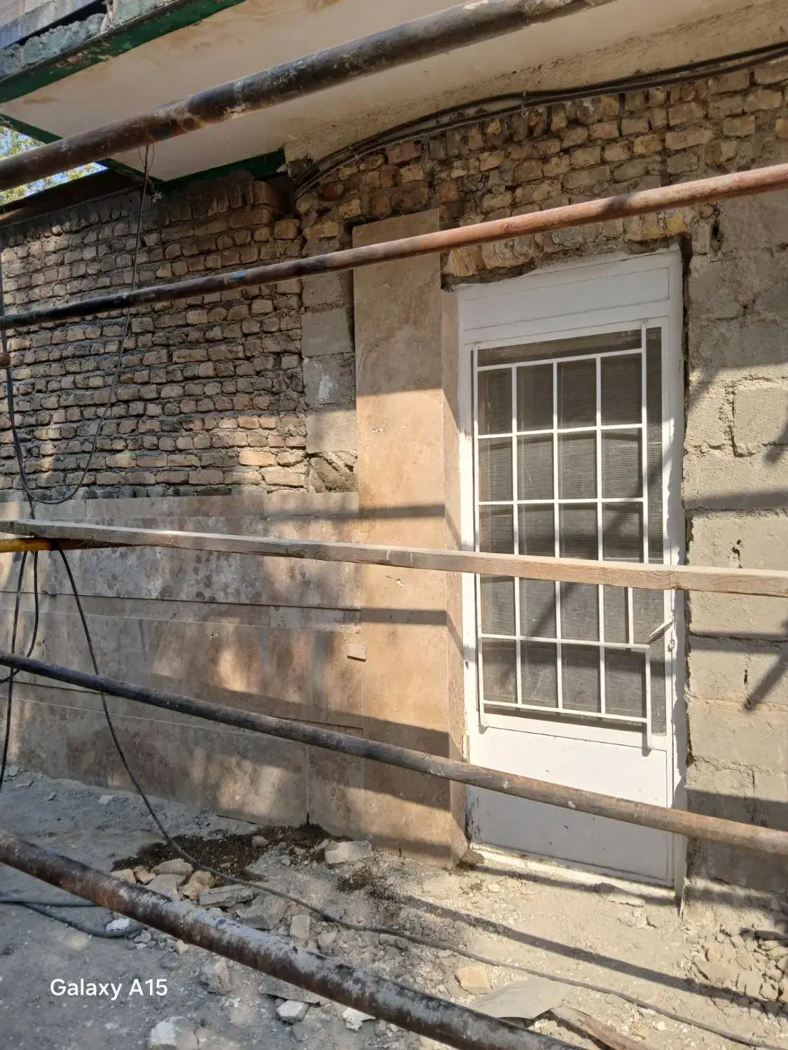 سنگ کار نمای ساده محل اسکان با صبحانه و ناهار|استخدام معماری، عمران و ساختمانی|شریف‌آباد, |دیوار