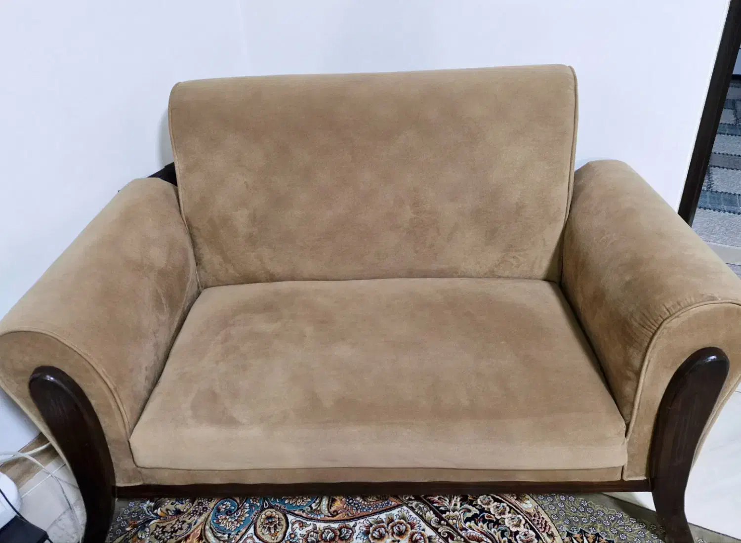 مبل هفت نفره و جلو مبلی|مبلمان خانگی و میز عسلی|رشت, جانبازان|دیوار